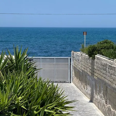 Giovanna Al Mare